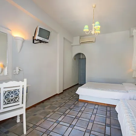 Atlantis Hotel Perissa (Santorini)